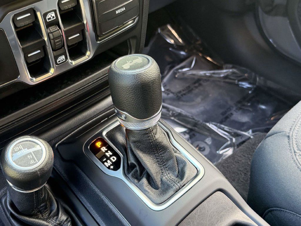 Used 2021 Jeep Wrangler Unlimited Sport AWD/4WD image 19