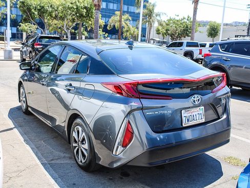 Used 2017 Toyota Prius Prime Premium w/ Preferred Accessory Package FWD image 8