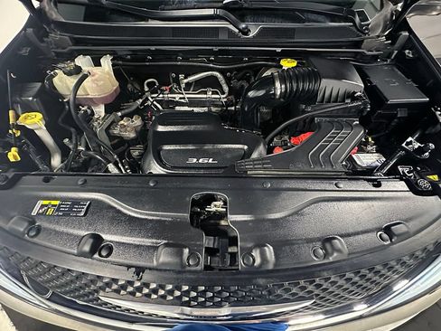 Used 2017 Chrysler Pacifica Limited FWD image 43