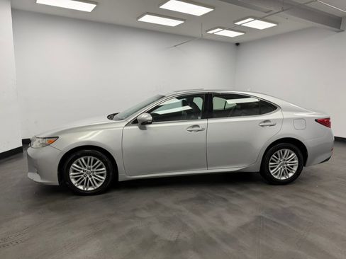 Used 2013 Lexus ES 350 w/ Luxury Pkg FWD image 3