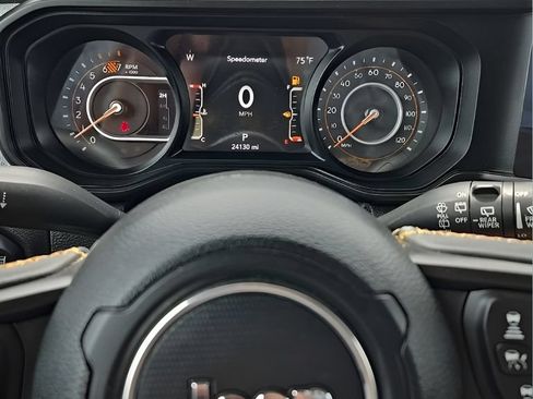 Used 2024 Jeep Wrangler Unlimited Sport AWD/4WD image 10