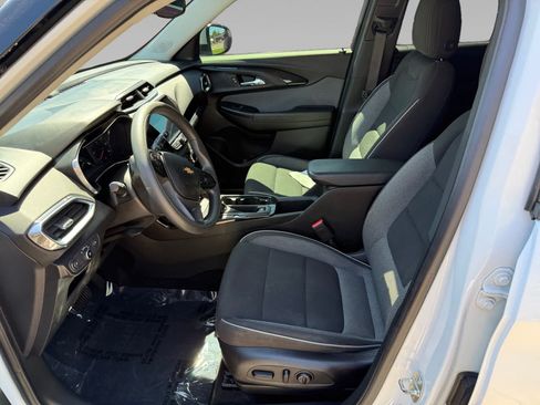 Used 2021 Chevrolet TrailBlazer LT w/ Convenience Package FWD image 11