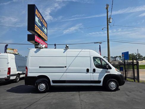 Used 2021 RAM ProMaster 2500 FWD image 3
