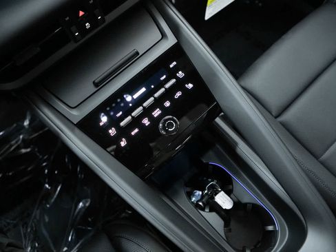 New 2026 Porsche Macan Electric RWD image 28