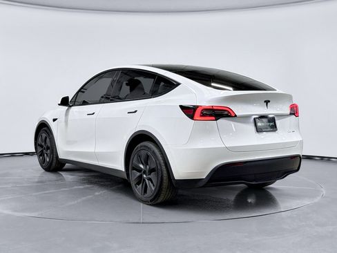 Used 2025 Tesla Model Y Long Range AWD/4WD image 2
