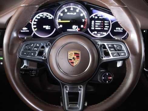 Used 2022 Porsche Cayenne Turbo S AWD/4WD image 16