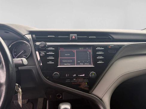 Used 2019 Toyota Camry SE FWD image 10