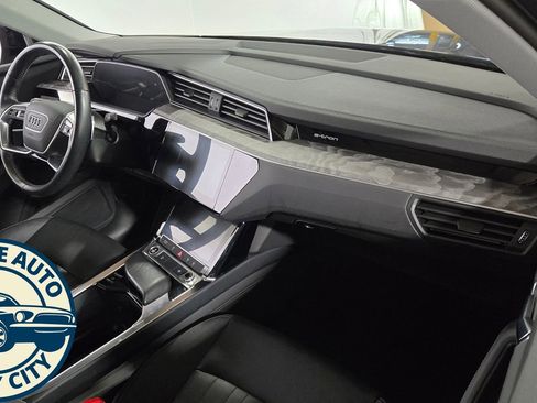 Used 2021 Audi e-tron Premium w/ Convenience Plus Package AWD/4WD image 37