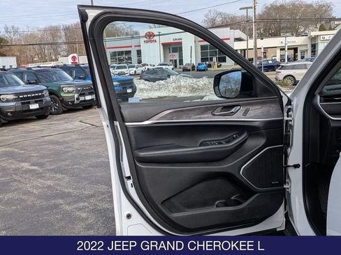 Used 2022 Jeep Grand Cherokee L Limited AWD/4WD image 8