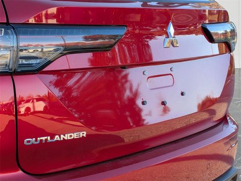 New 2025 Mitsubishi Outlander ES image 10