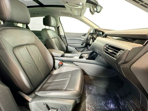 Used 2021 Audi e-tron Premium w/ Convenience Plus Package image 26