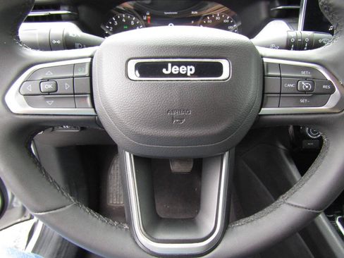 Used 2024 Jeep Compass Latitude AWD/4WD image 21