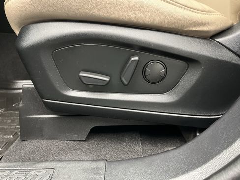 Certified 2020 Ford Explorer XLT w/ Equipment Group 202A image 11