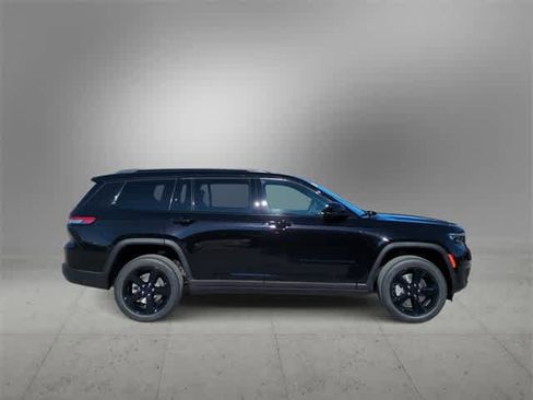 New 2025 Jeep Grand Cherokee L Altitude image 9