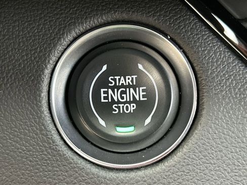 Used 2025 Buick Enclave Preferred w/ Power Package image 17