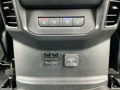 Used 2025 Toyota Tundra Platinum AWD/4WD image 27