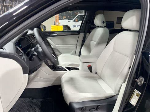 Used 2022 Volkswagen Tiguan SE R-Line AWD/4WD image 15