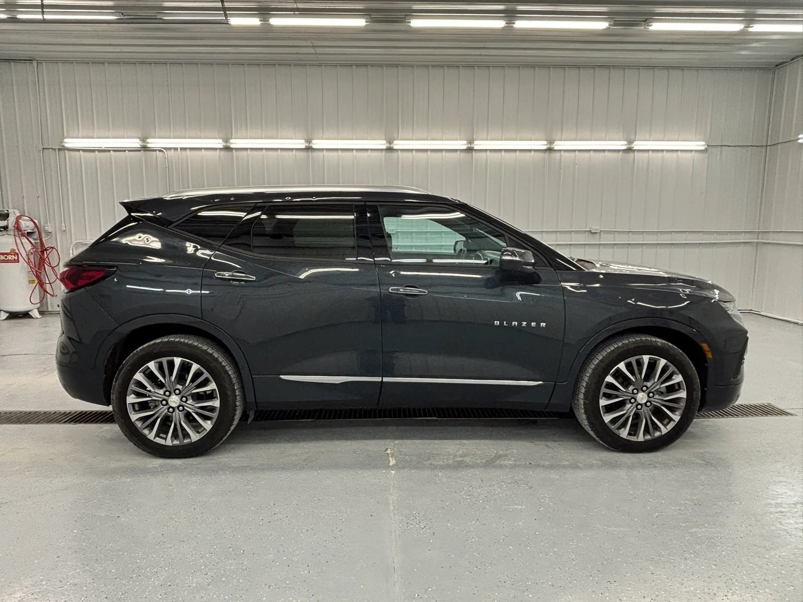 Used 2019 Chevrolet Blazer Premier w/ Driver Confidence II Package AWD/4WD image 3