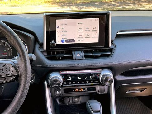 Used 2024 Toyota RAV4 XLE image 9