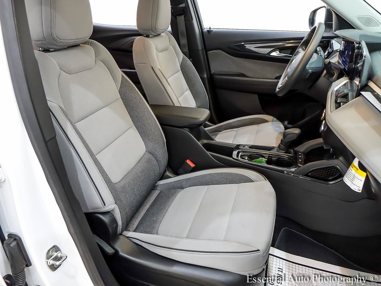 Used 2024 Chevrolet TrailBlazer LS FWD image 30