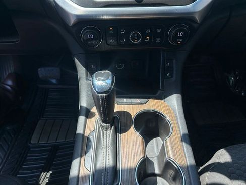 Used 2017 GMC Acadia SLE w/ Driver Alert Package I AWD/4WD image 14