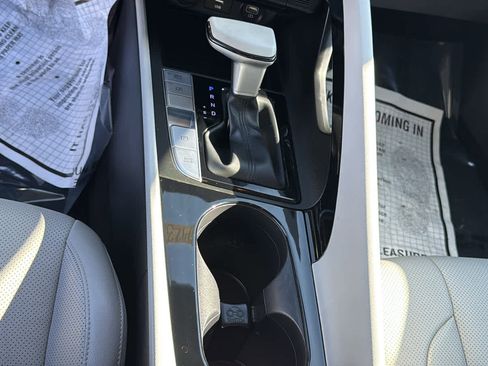 Used 2023 Hyundai Elantra Limited image 22