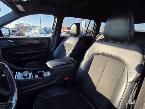 Used 2024 Jeep Grand Cherokee L Altitude image 9