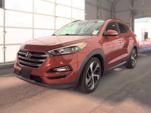 Used 2016 Hyundai Tucson Limited w/ Option Group 03 FWD image 1