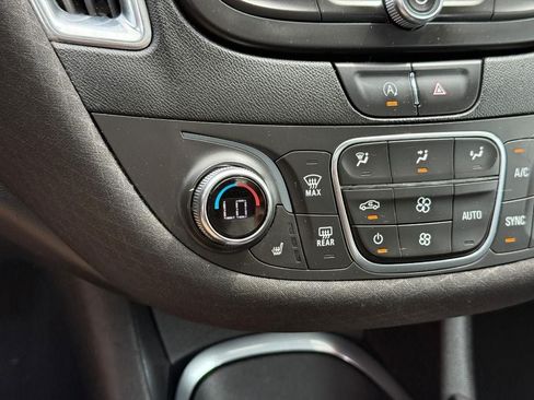 Used 2021 Chevrolet Malibu LT FWD image 21