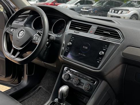 Used 2020 Volkswagen Tiguan SE FWD image 14