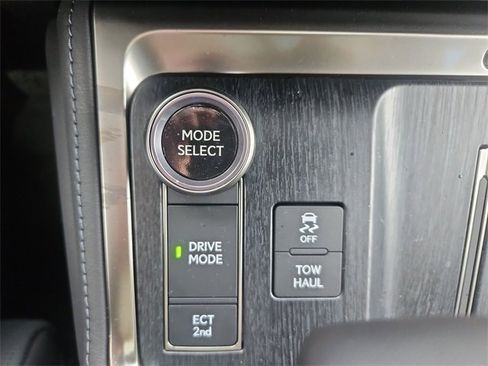 Used 2025 Lexus GX 550 image 36