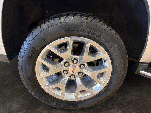 Used 2017 GMC Yukon SLT w/ Open Road Package AWD/4WD image 39