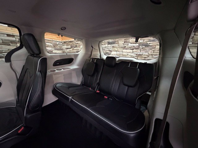 Used 2022 Chrysler Pacifica Limited FWD image 35