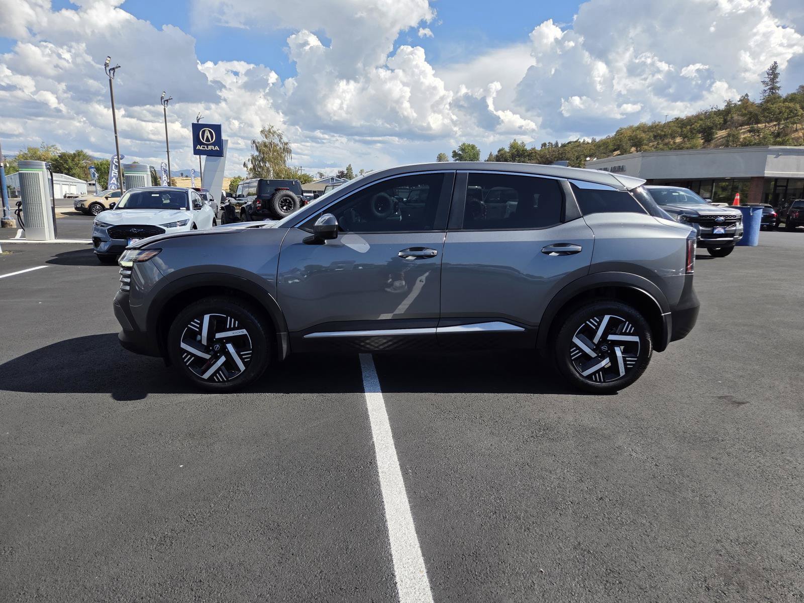 Used 2025 Nissan Kicks SV FWD image 8