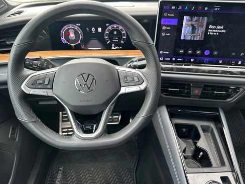 Used 2026 Volkswagen Tiguan SEL R-Line image 18