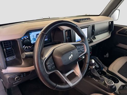 Used 2022 Ford Bronco Wildtrak image 11