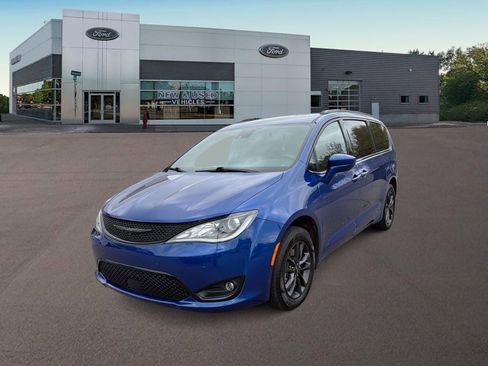 Used 2020 Chrysler Pacifica Touring-L AWD/4WD image 5