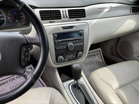 Used 2008 Chevrolet Impala LT w/ Luxury Edition Package FWD image 9