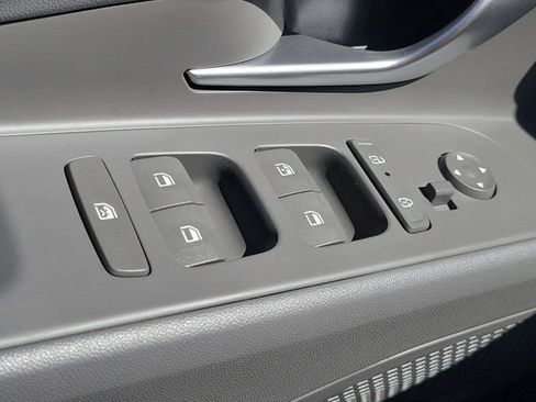 Certified 2025 Hyundai Elantra SEL FWD image 15
