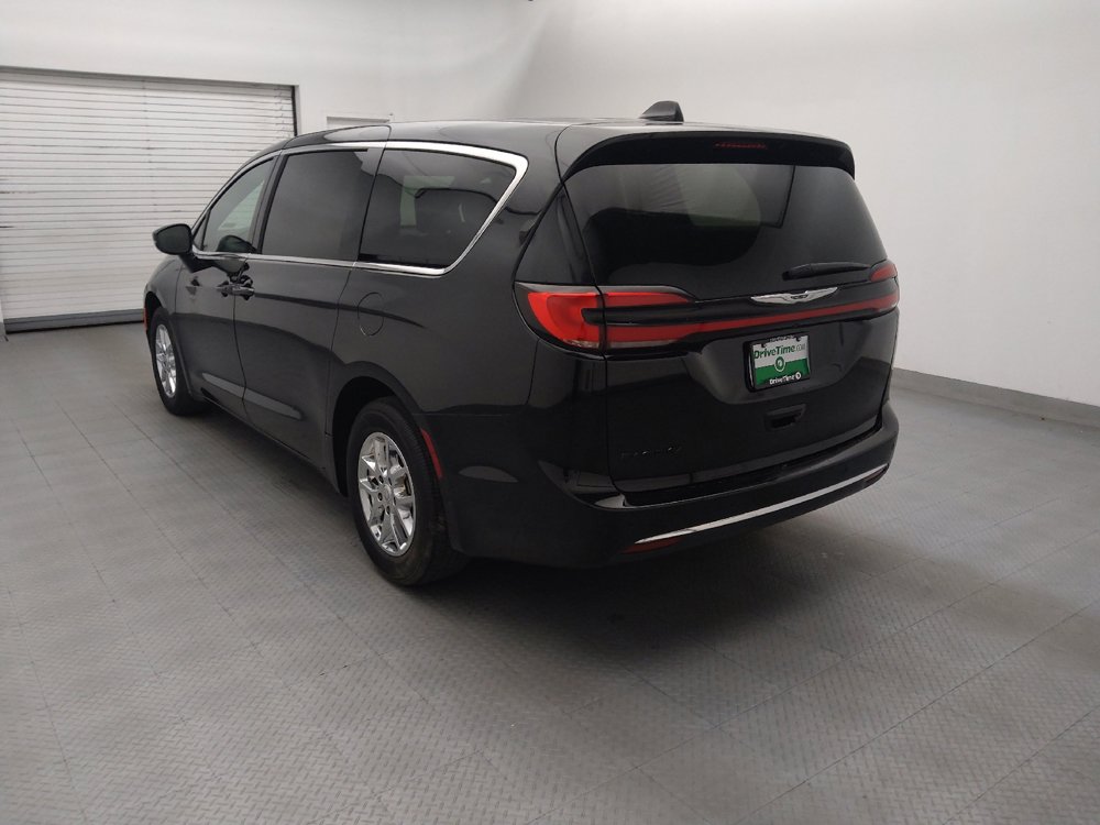 Used 2025 Chrysler Pacifica Select FWD image 5