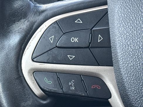 Used 2016 Jeep Cherokee Sport w/ Cold Weather Group FWD image 19
