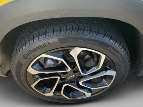 Used 2025 Chevrolet Trax RS w/ Driver Confidence Package FWD image 4