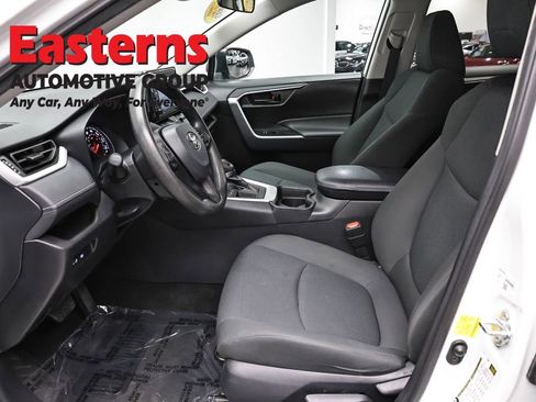 Used 2021 Toyota RAV4 LE FWD image 13