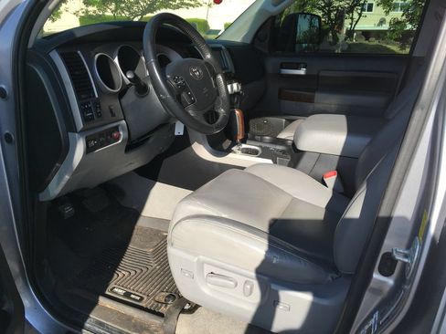 Used 2010 Toyota Tundra Limited AWD/4WD image 4