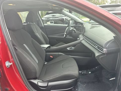 Used 2025 Hyundai Elantra SEL FWD image 29