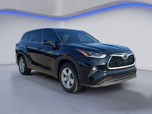 Used 2021 Toyota Highlander LE image 11