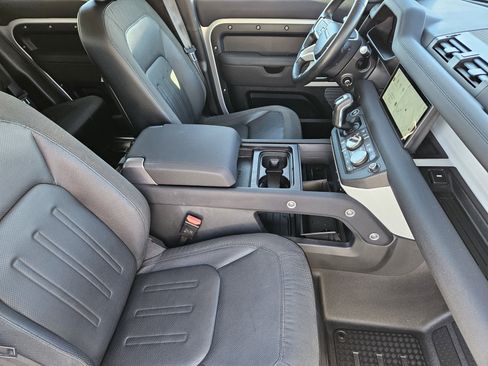 Used 2020 Land Rover Defender 110 First Edition image 15