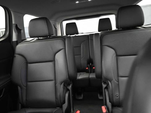 Used 2022 GMC Acadia SLT w/ LPO, Roadside Safety Package AWD/4WD image 18