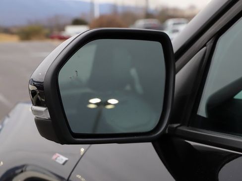 Used 2025 Ford Explorer ST-Line w/ ST-Line Street Pack image 11