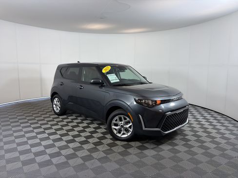 Used 2025 Kia Soul LX w/ LX Technology Package FWD image 1